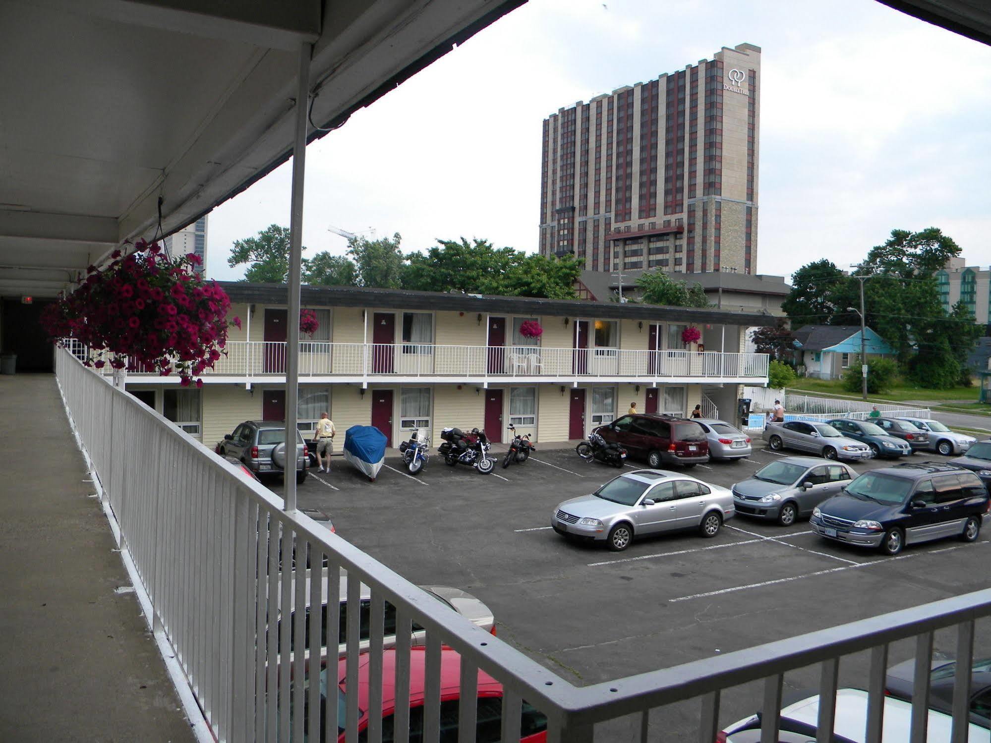 Fairway By The Falls Motel