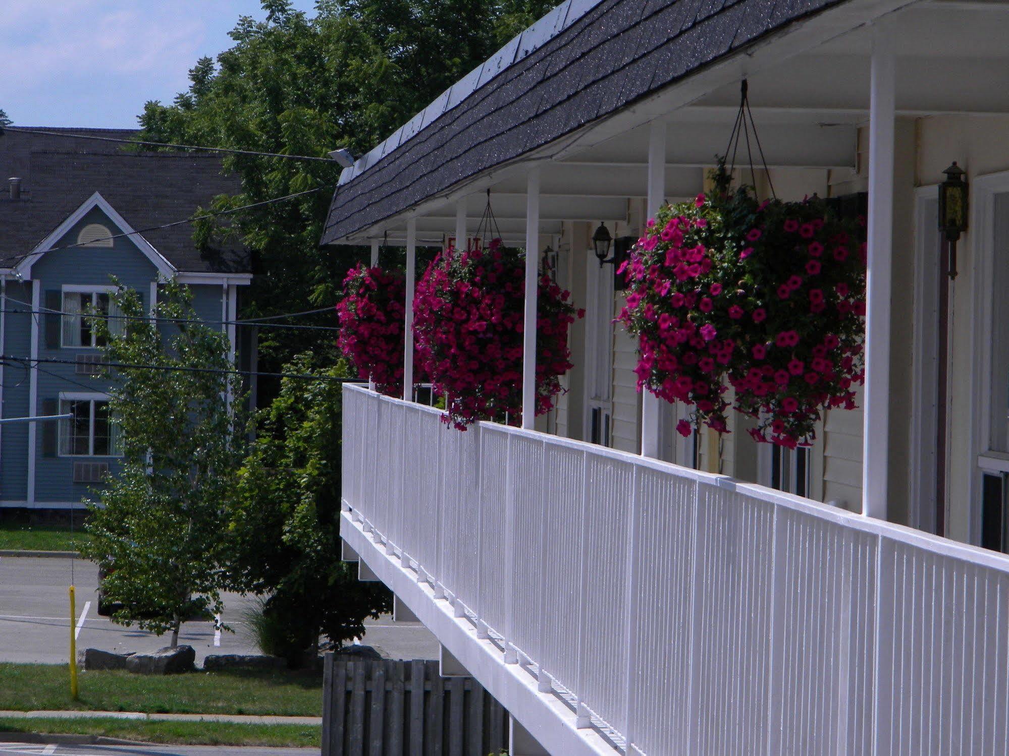 Fairway By The Falls Motel 2*